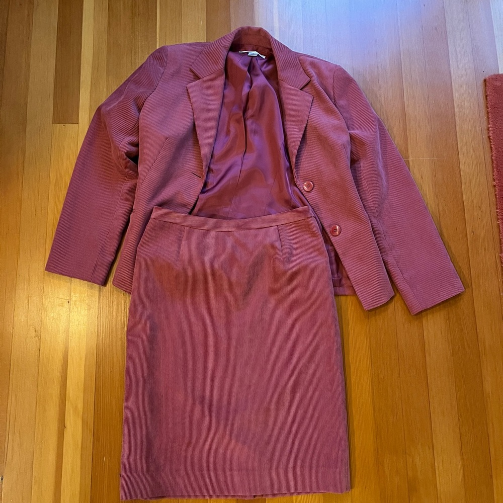 Vintage Women's Mauve Blazer and Skirt Set